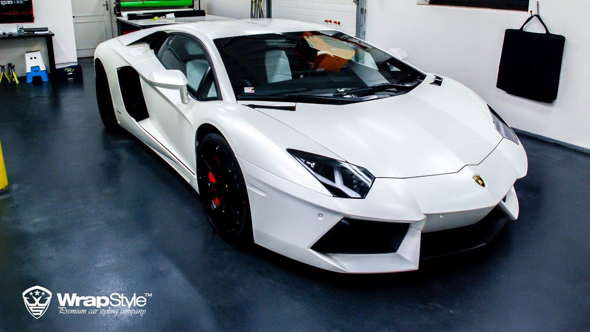 Lamborghini Aventador - White Pearl wrap - cover