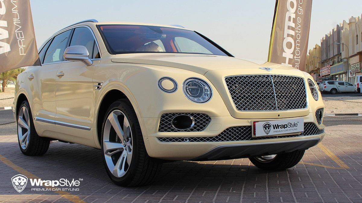 Bentley Bentyaga - Hexis Ivory Gloss wrap - cover