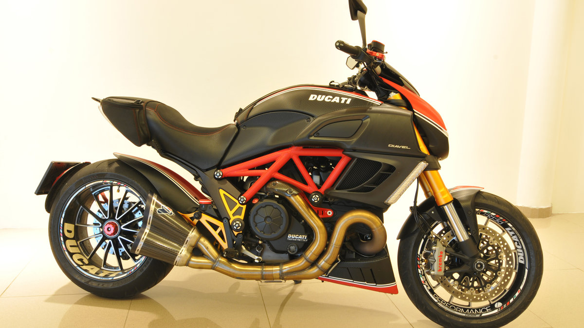 Ducati Diavel - Black Matt wrap - cover
