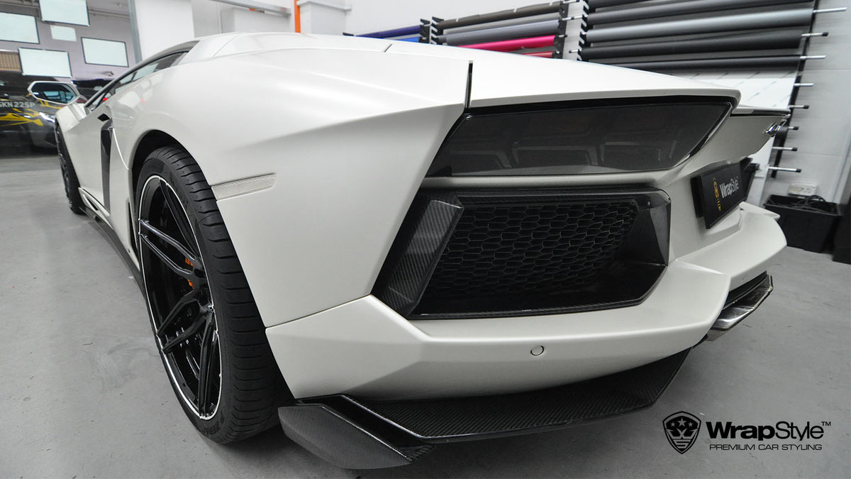Lamborghini Aventador - White Pearl Satin wrap - cover