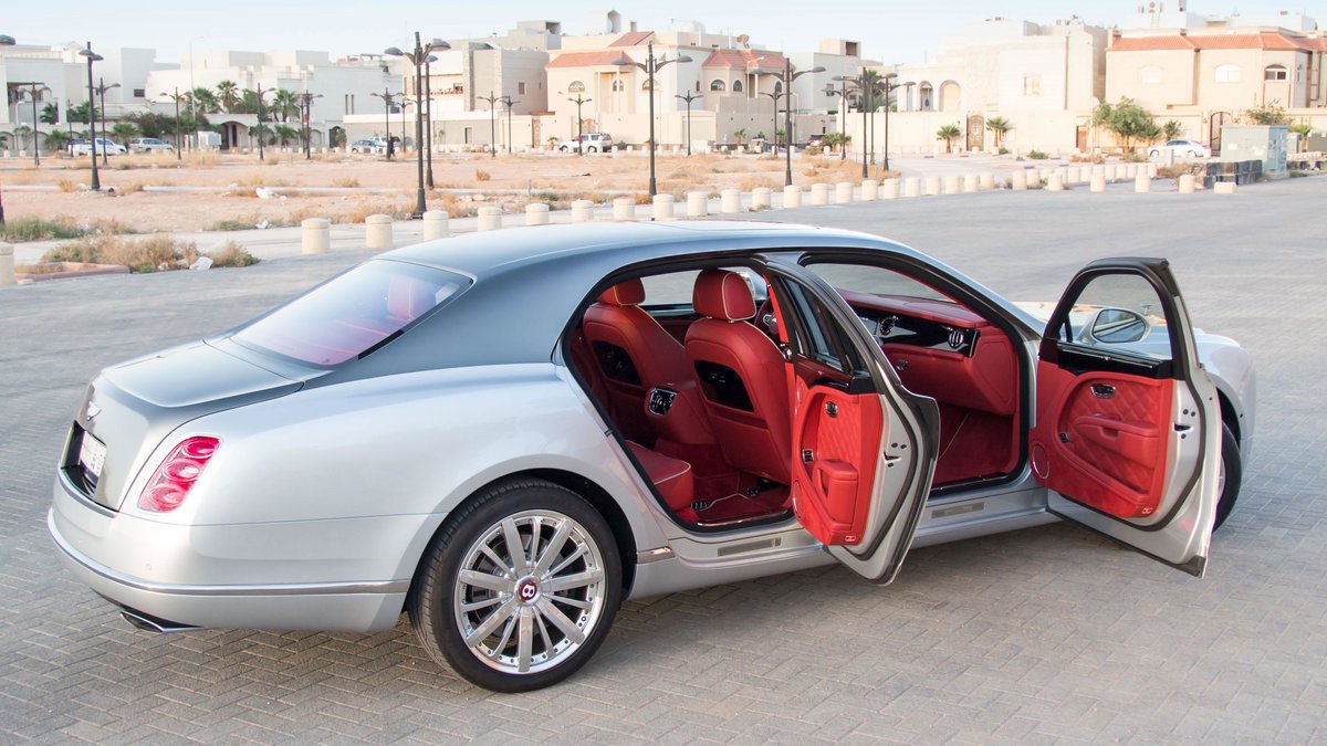 Bentley Flying Spur - Silver Gloss wrap - img 2