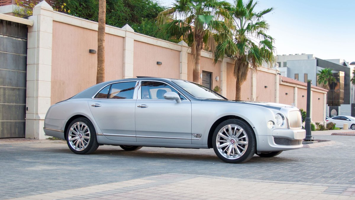 Bentley Flying Spur - Silver Gloss wrap - img 3