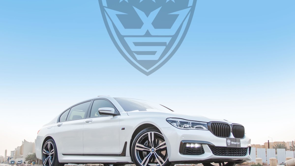 BMW 740 - White Gloss wrap - cover