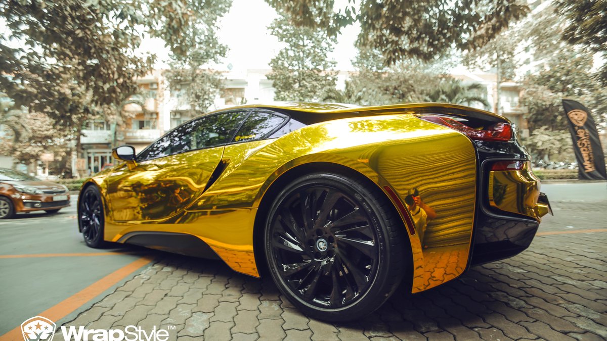 BMW i8 - Gold Chrome wrap - img 3