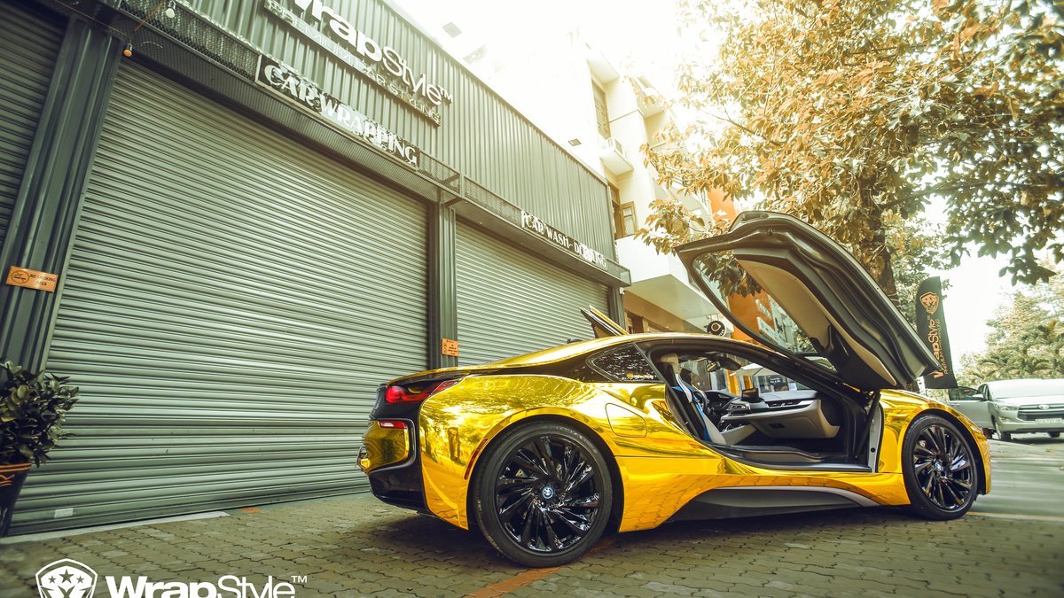 BMW i8 - Gold Chrome wrap - img 4