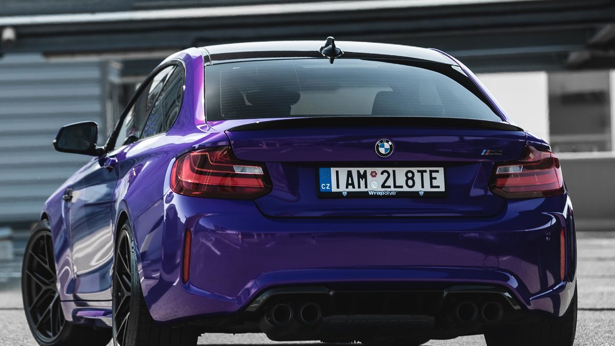 BMW M2 - Plum Explosion Gloss wrap - img 2