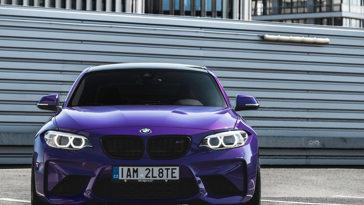 BMW M2 - Plum Explosion Gloss wrap - img 3