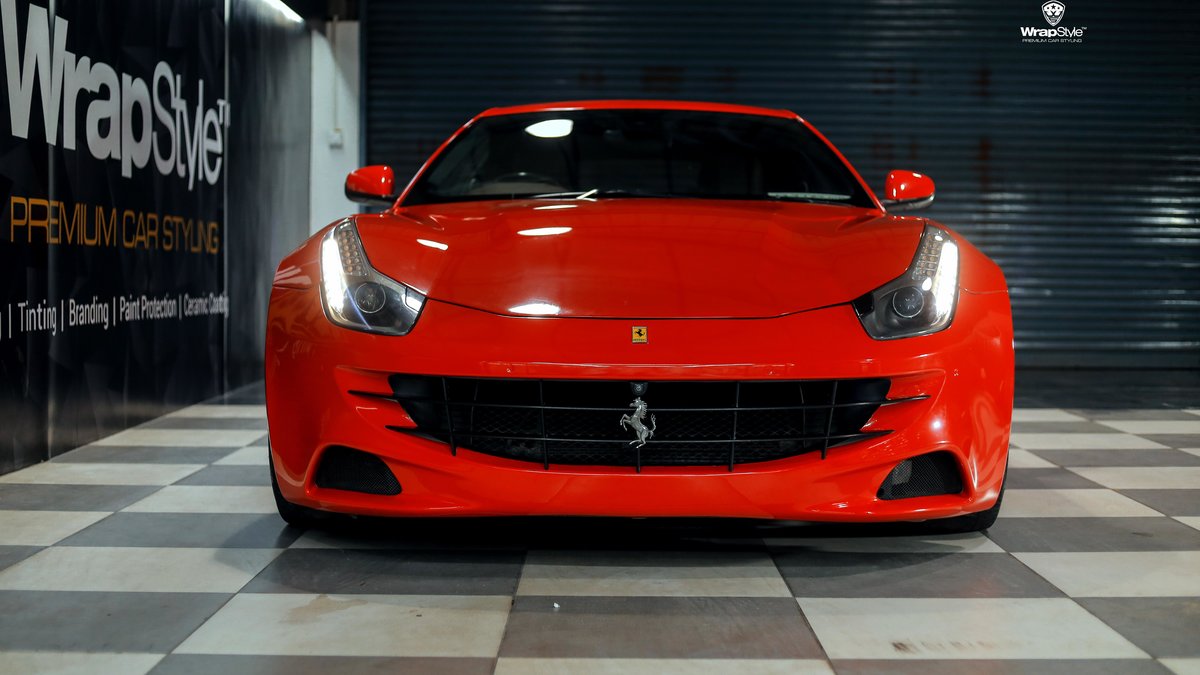 Ferrari GTC4 Lusso V12 - Red Gloss wrap - img 3