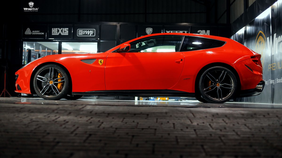 Ferrari GTC4 Lusso V12 - Red Gloss wrap - img 4