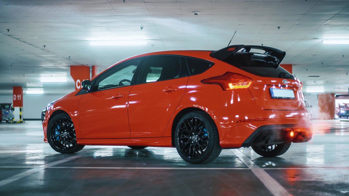 Ford Focus RS - Red Gloss wrap - img 2