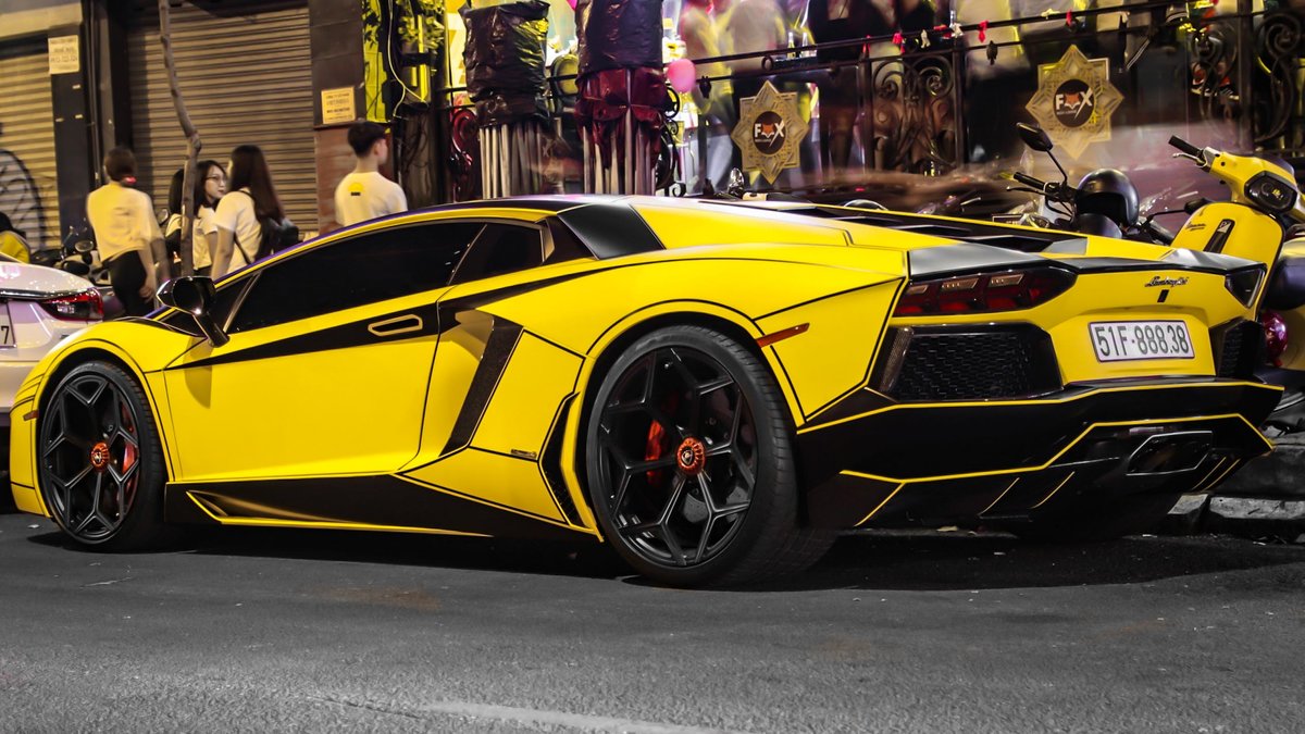 Lamborghini Aventador - Yellow Matt wrap - img 1