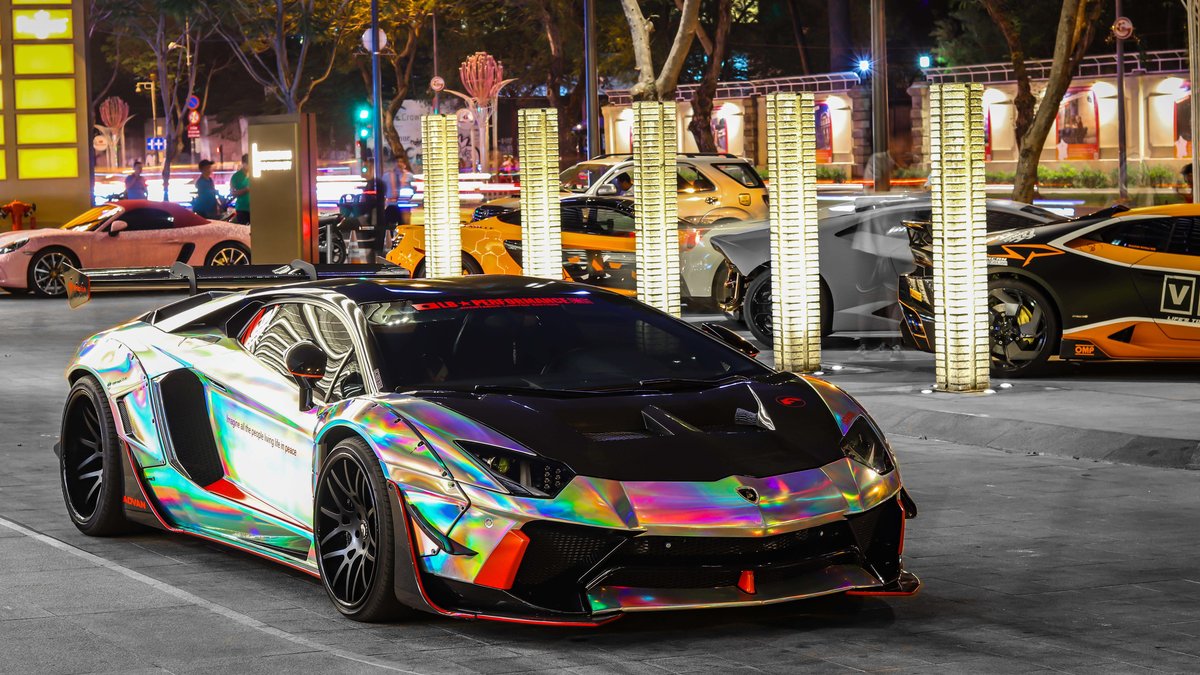 Lamborghini Aventador - Rainbow Chrome wrap - cover