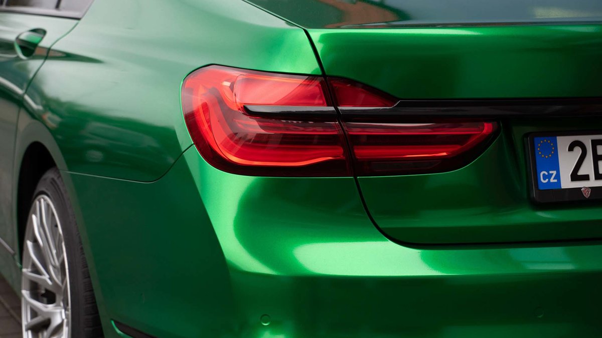 BMW 7er - Green Chrome wrap - img 1