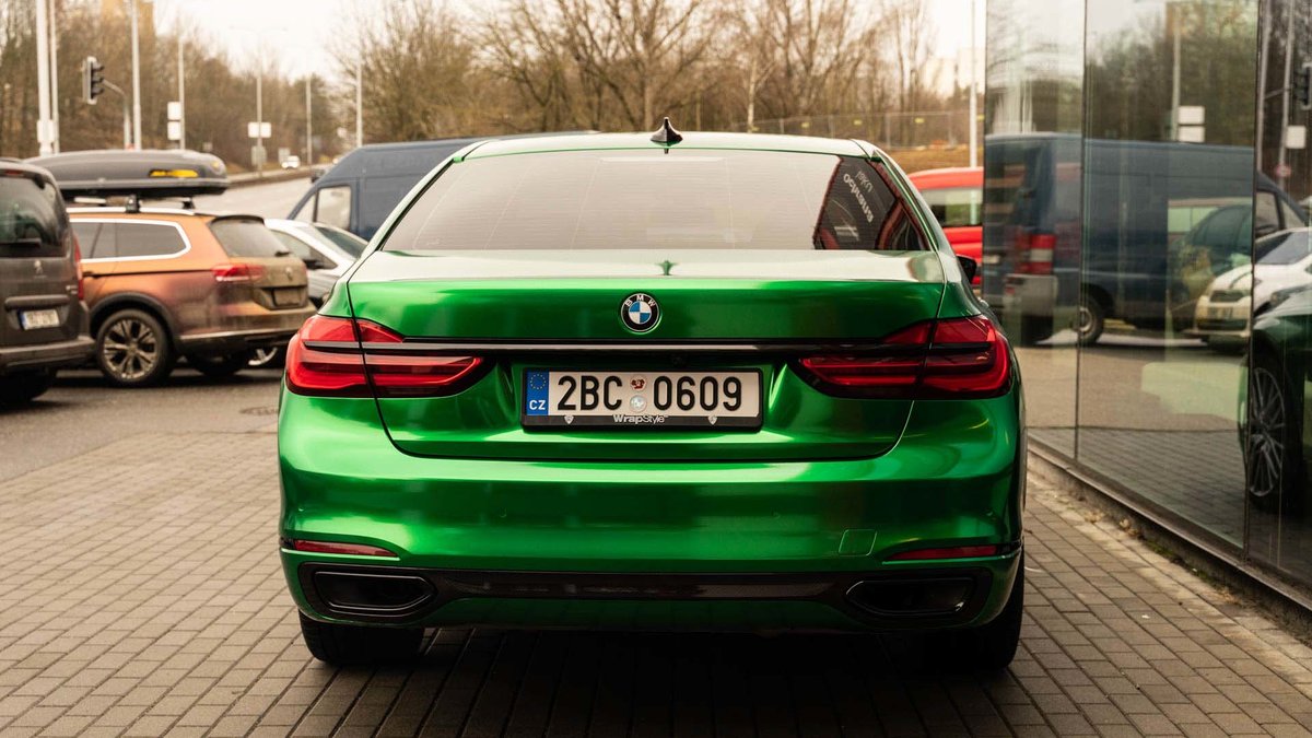 BMW 7er - Green Chrome wrap - img 2