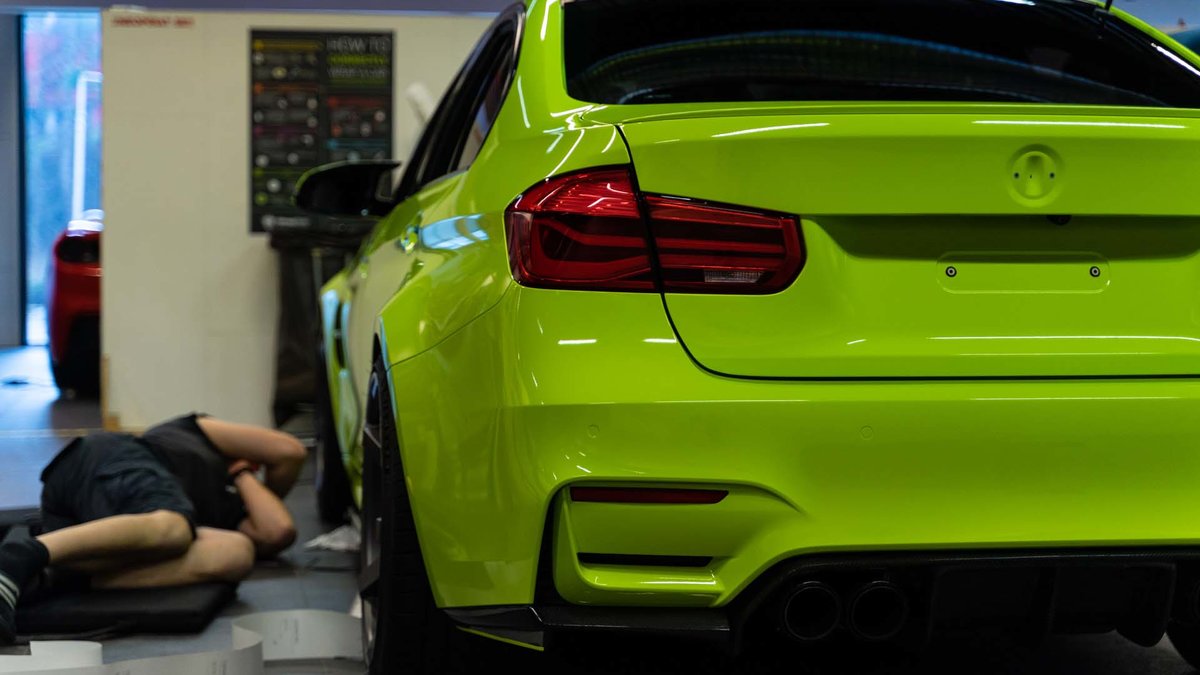 BMW M3 - Avery Lime Green wrap - img 1