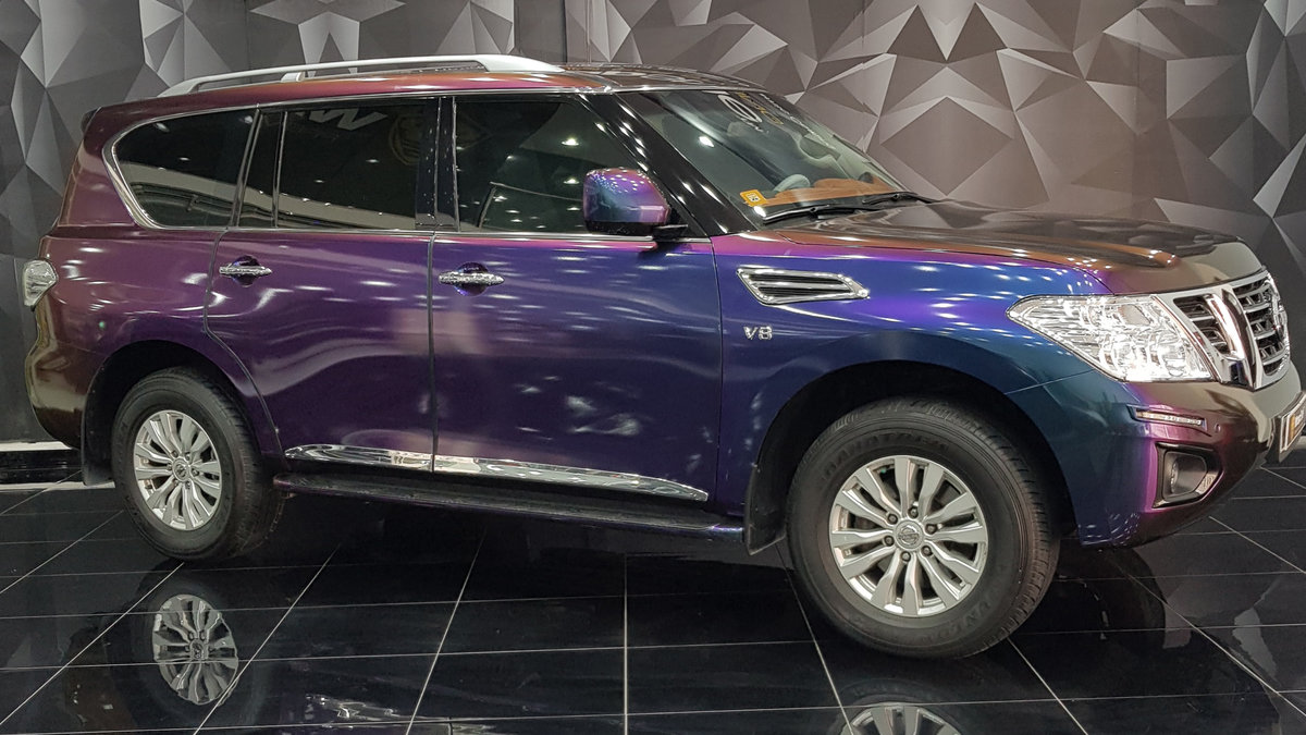 Nissan V8 - Iridescent Gloss wrap - cover