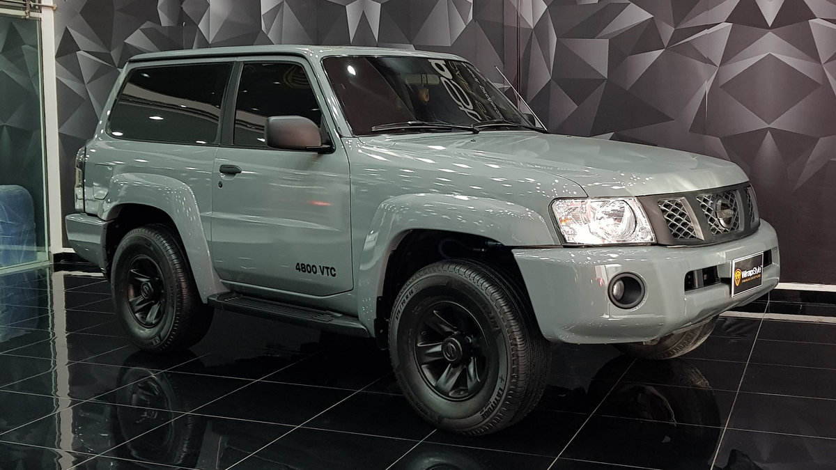 Nissan Navara - Grey Gloss wrap - cover
