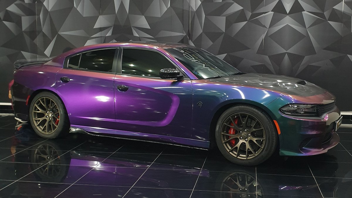 Dodge Challenger - Iridescent Gloss wrap - img 1