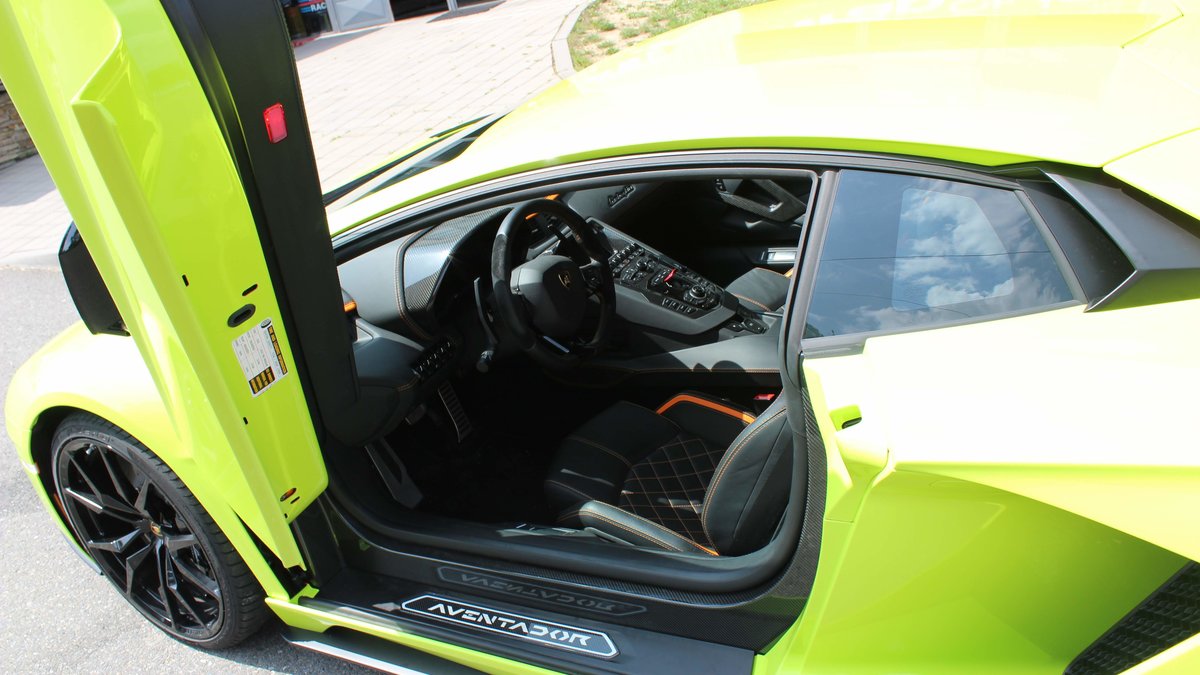 Lamborghini Aventador - Toxic Green wrap - img 3