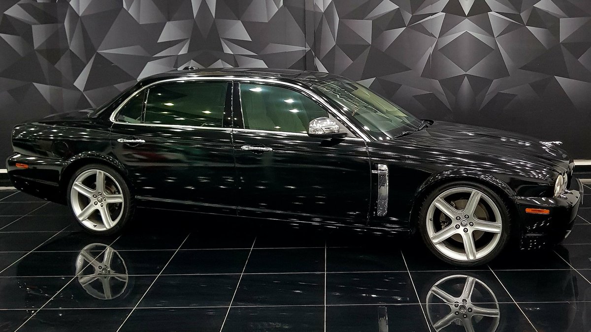 Jaguar XJR - Black Gloss wrap - cover