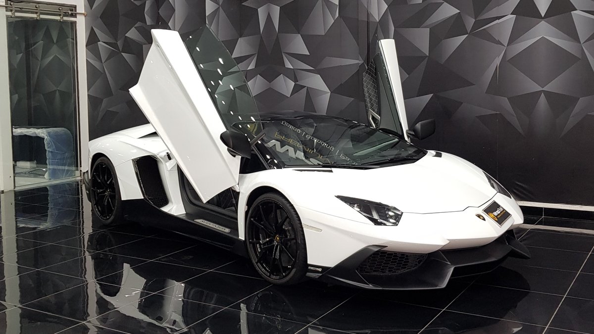 Lamborghini Aventador - White Gloss wrap - cover