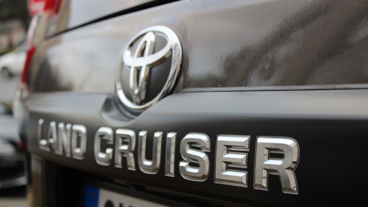 Toyota Land Cruiser AFN - Charcoal Gloss wrap - img 2