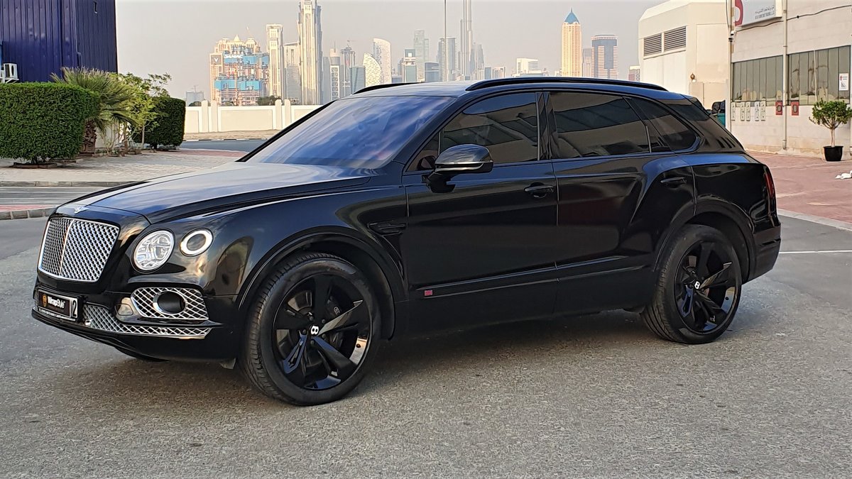 Bentley Bentayga - Black Gloss wrap - img 1