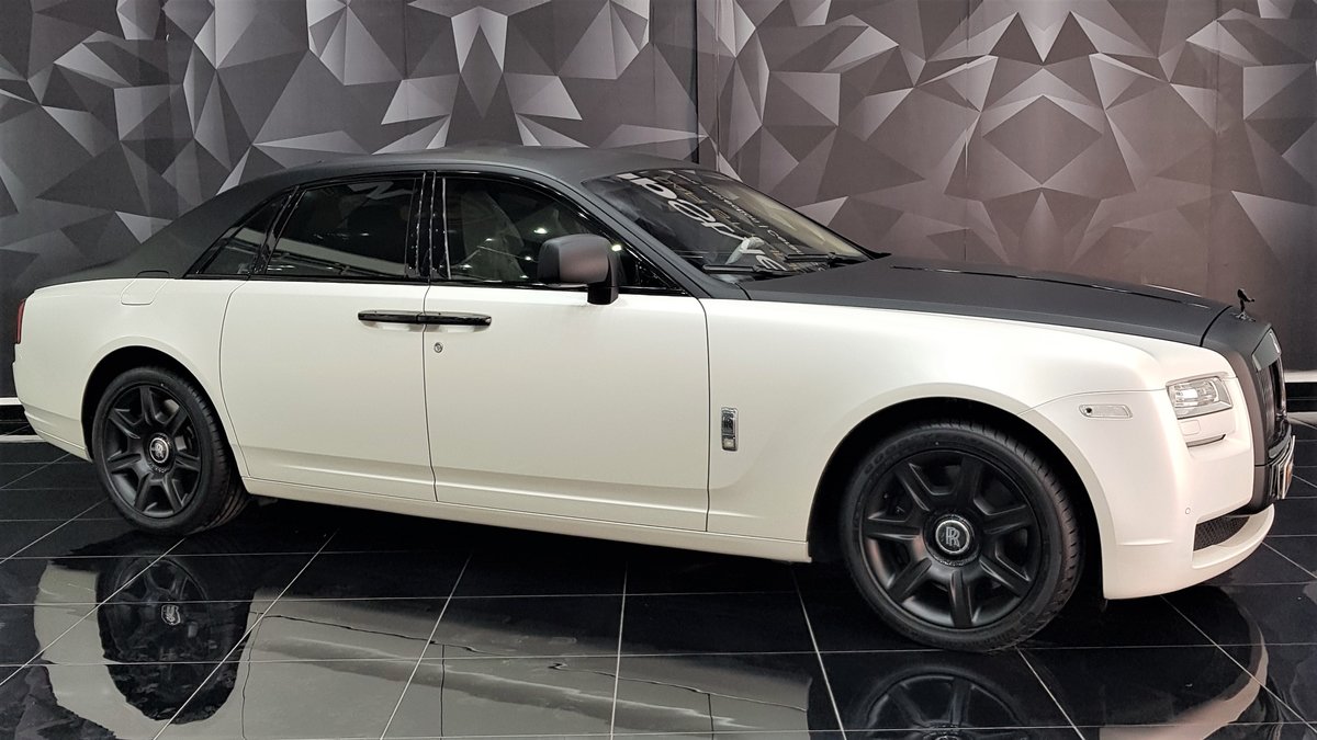 Rolls-Royce Phantom - Black Matt Stripe wrap - img 1