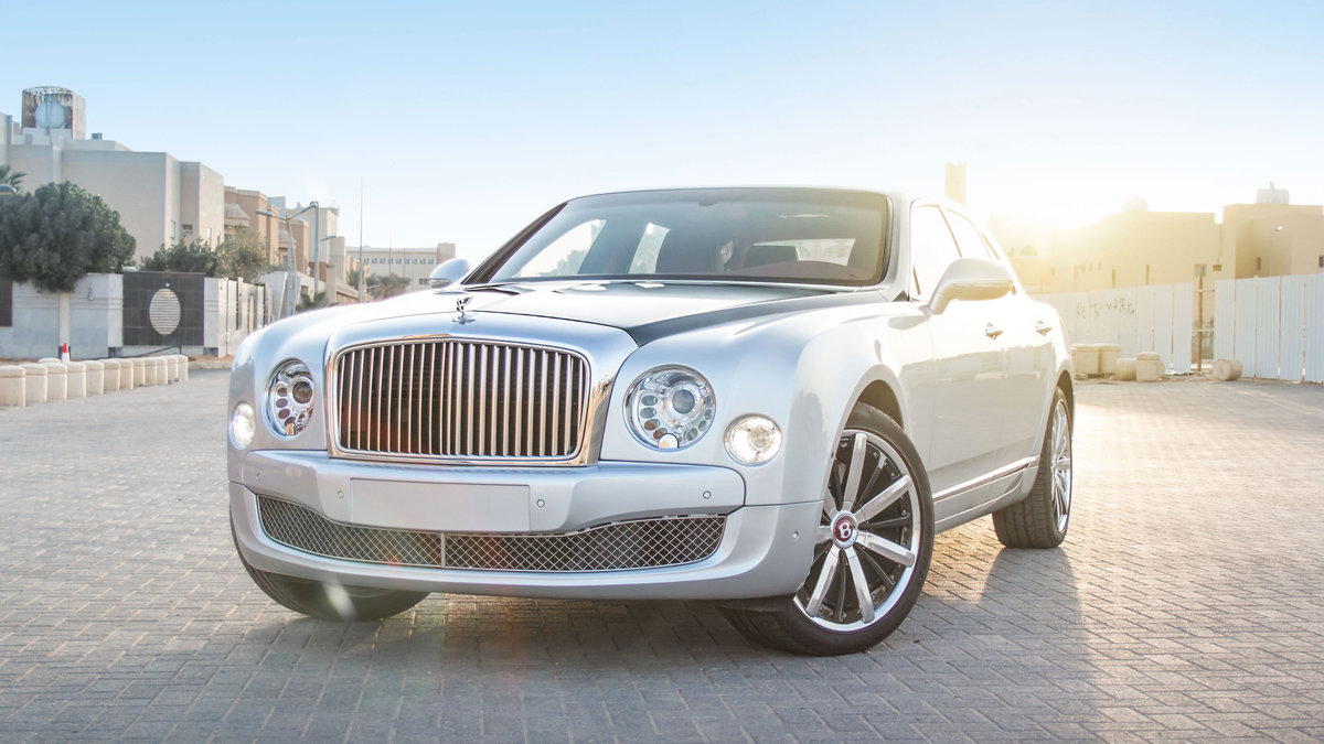 Bentley Mulsanne - Silver Gloss wrap - cover