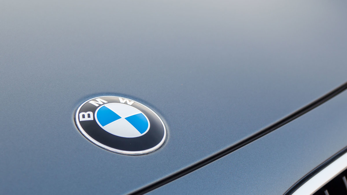 BMW 7 Sedan -  Grey Satin wrap - img 3
