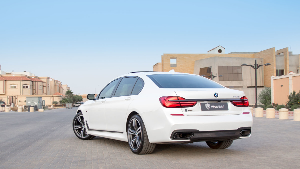 BMW 740Li - White Satin wrap - img 1