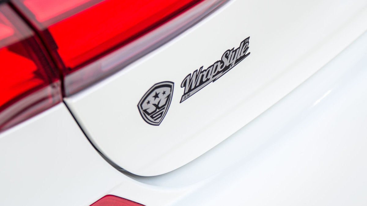 BMW 740Li - White Satin wrap - img 2