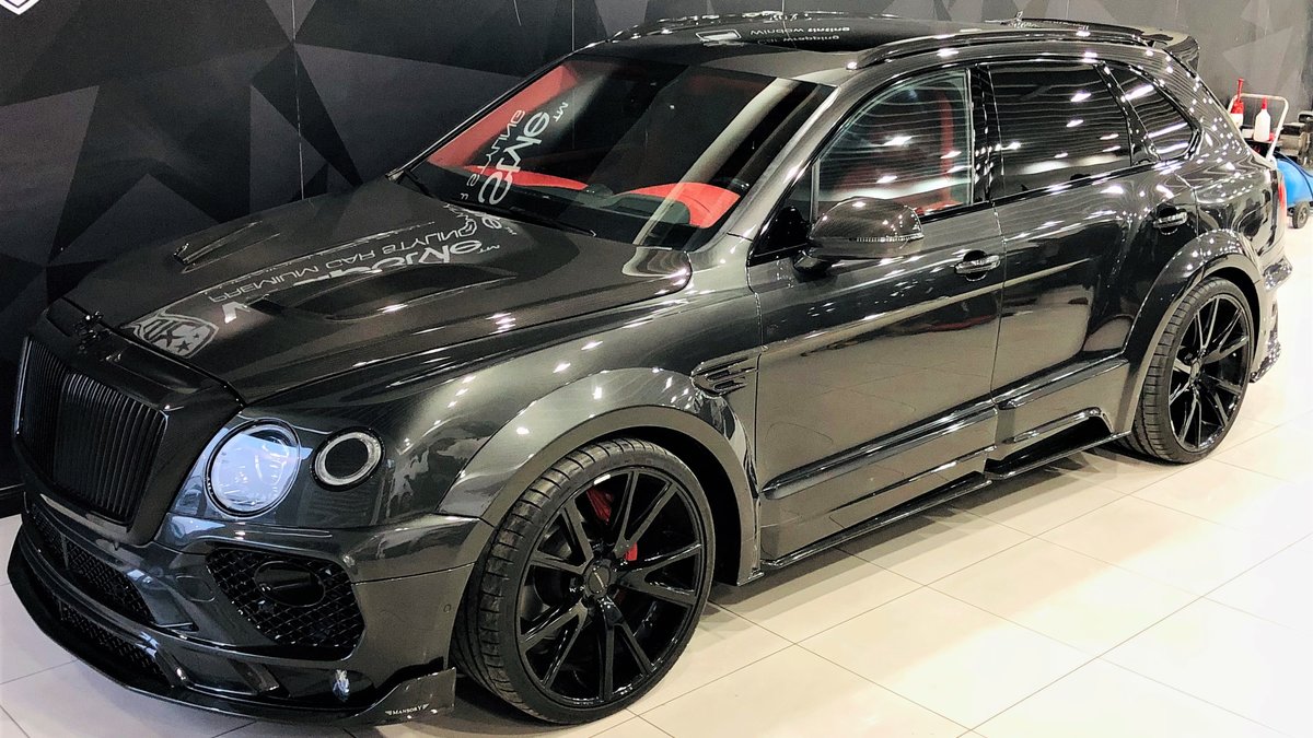 Bentley Bentayaga - Grey Gloss wrap - cover