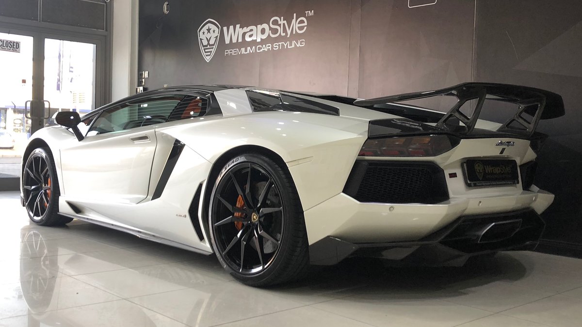 Lamborghini Aventador - Silver Gloss wrap - img 3