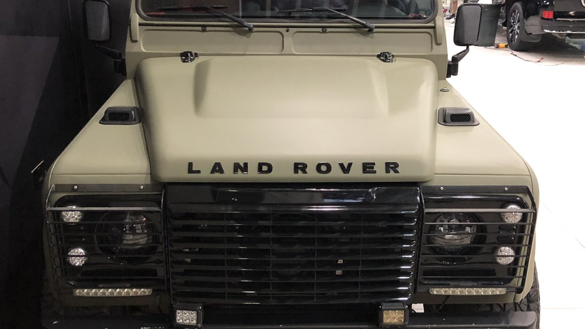 Land Rover Defender - Khaki Green Wrap - img 2