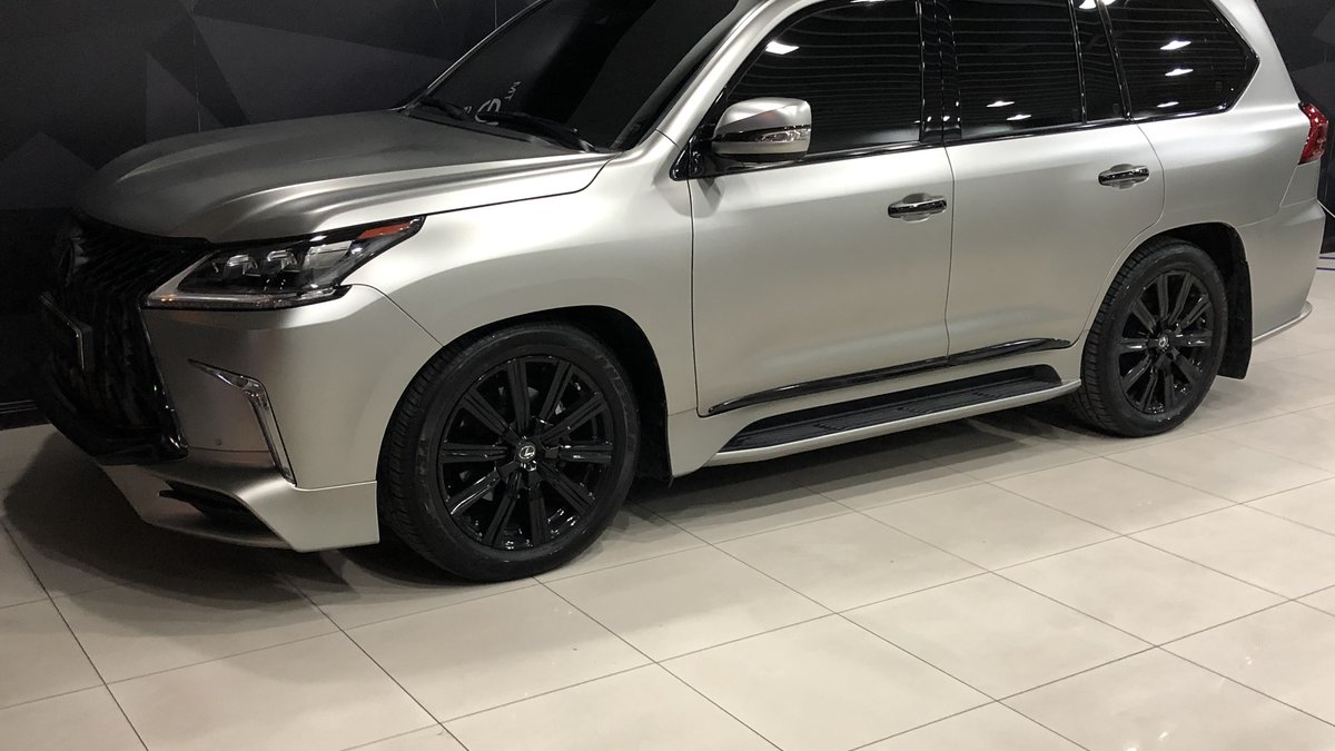 Lexus LX570 - Silver Satin wrap - img 3