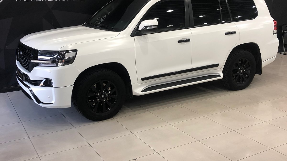 Toyota GX R - White Satin wrap - img 1