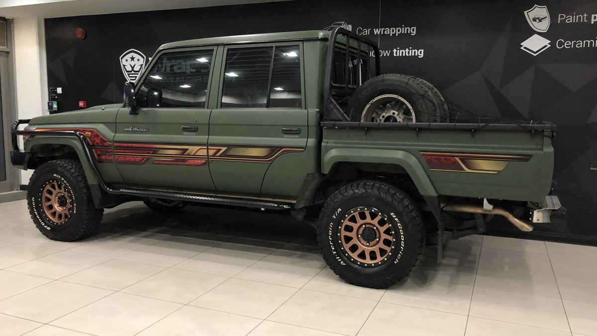 Toyota Land Cruiser Namib - Green Matt wrap - img 2