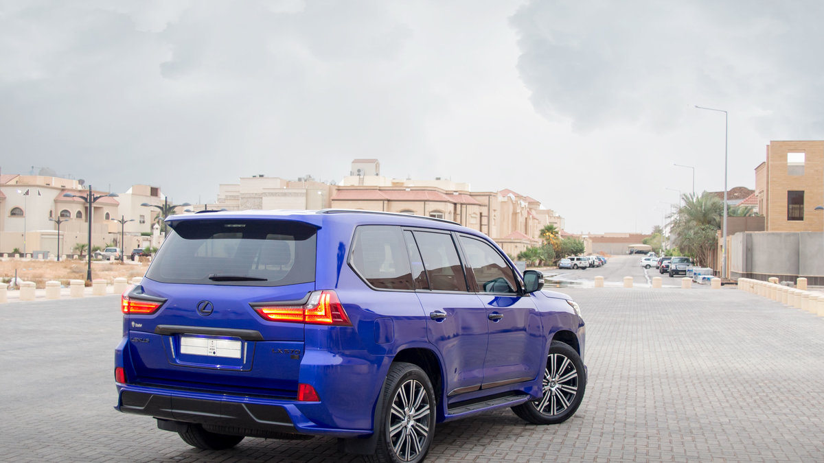 Lexus LX570 - Blue Gloss wrap - img 3