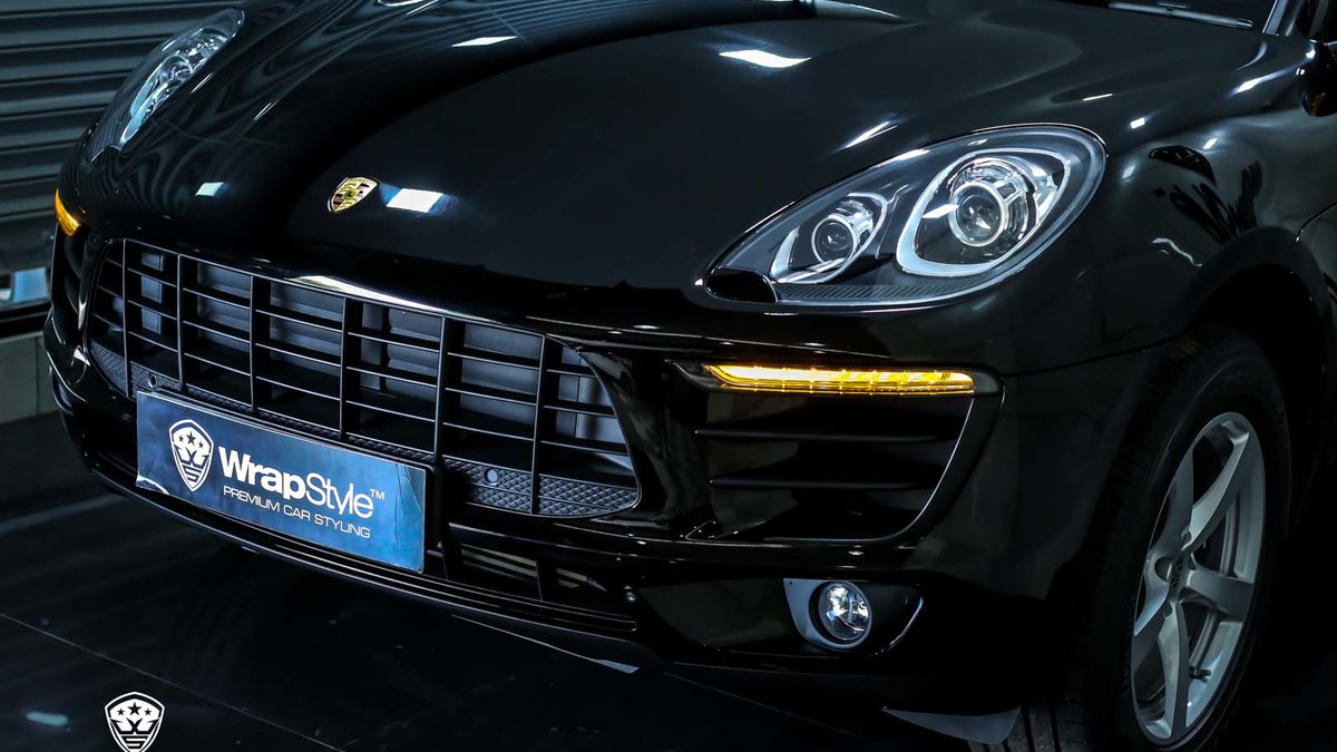 Porsche Macan - Black Gloss wrap - img 2