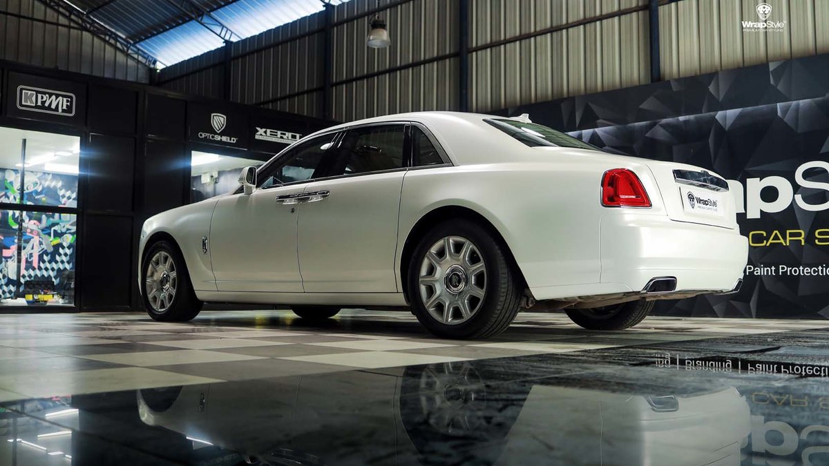 Rolls-Royce Phantom - White Satin wrap - img 3