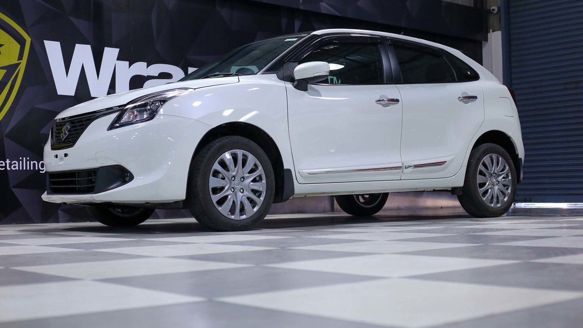 Suzuki Baleno -  White Gloss wrap - img 1