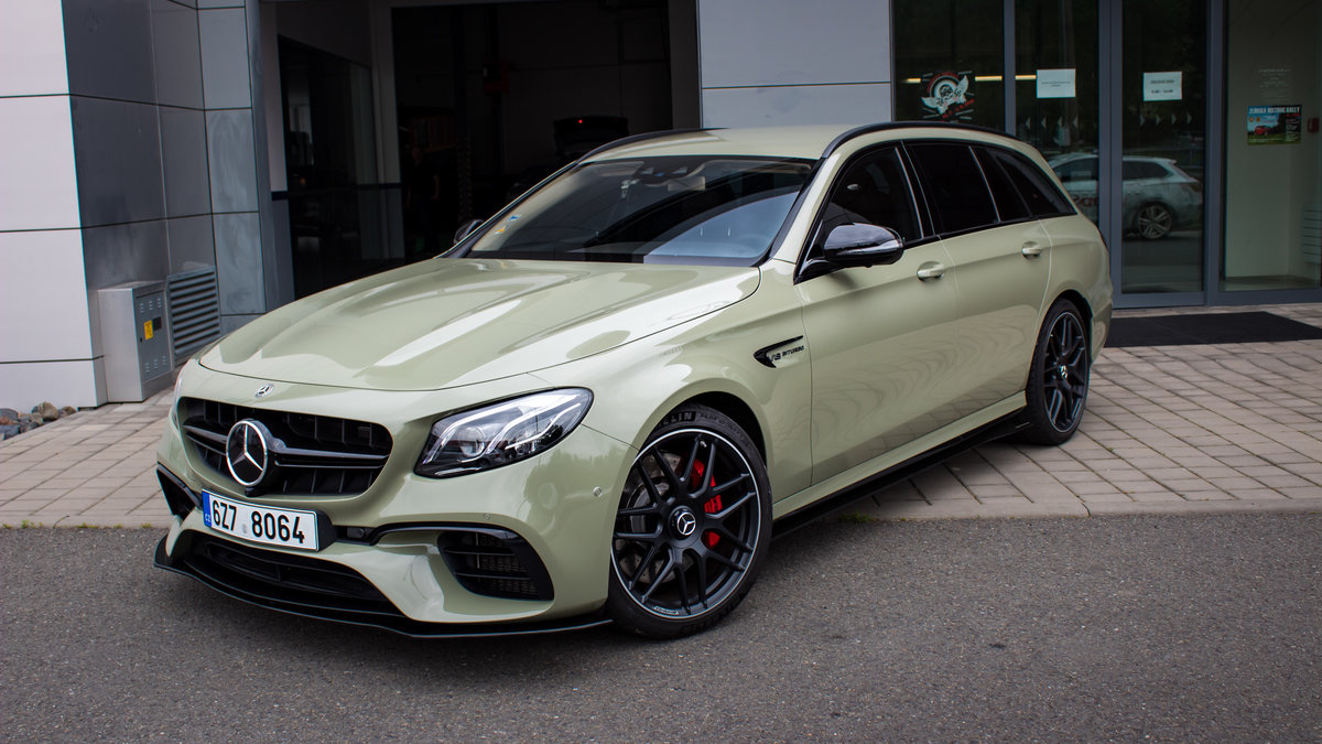 Merecedes-Benz E63s - Khaki Green - cover