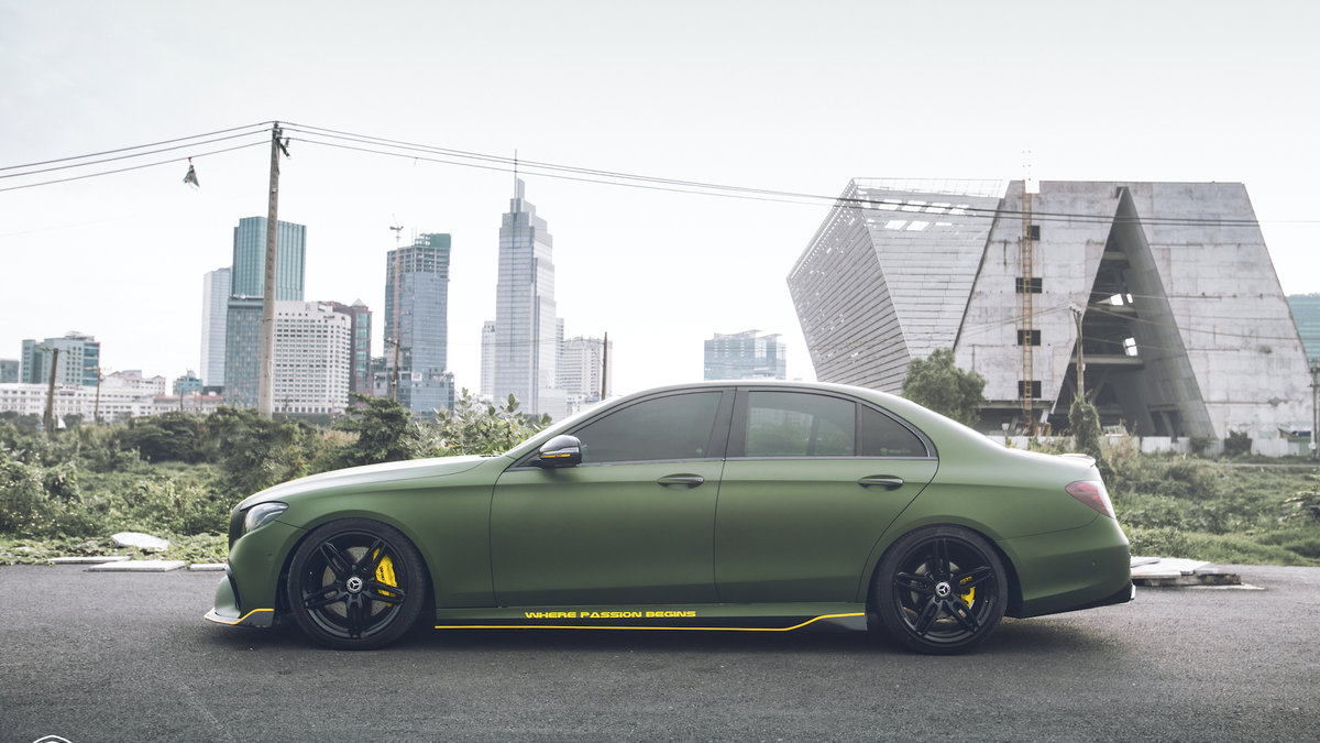 Mercedes Benz - E300 wrap matte military green - img 2