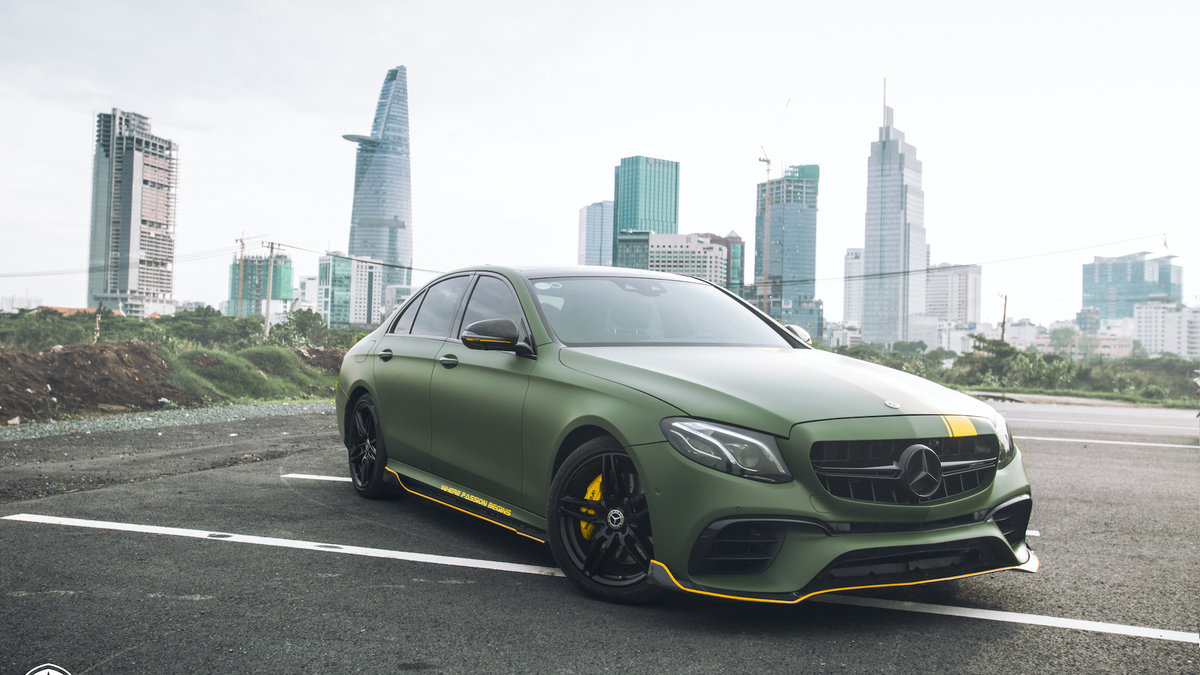 Mercedes Benz - E300 wrap matte military green - img 3