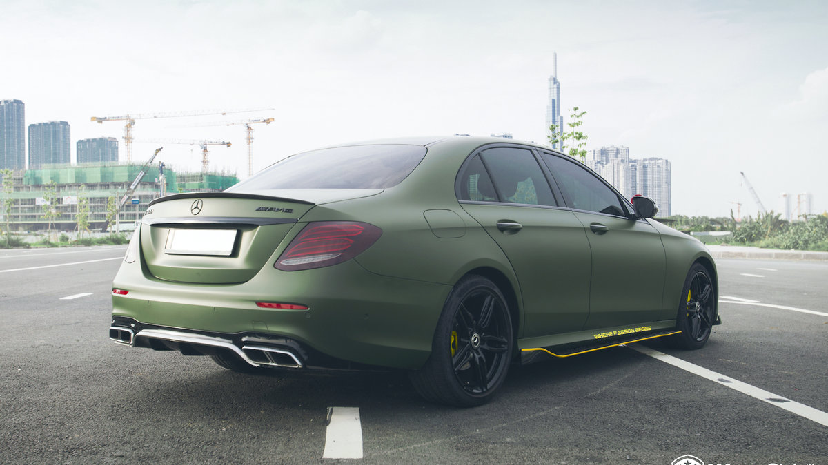 Mercedes Benz - E300 wrap matte military green - img 4