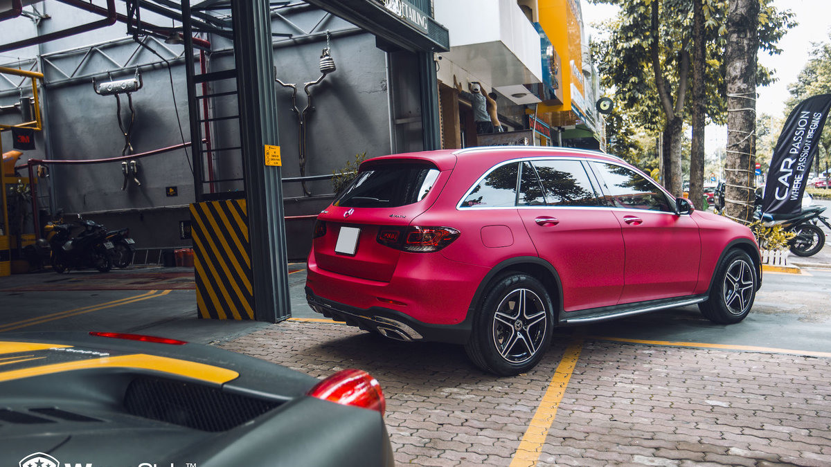 Mercedes-Benz GLC 300 - Red Matt Metallic - img 6