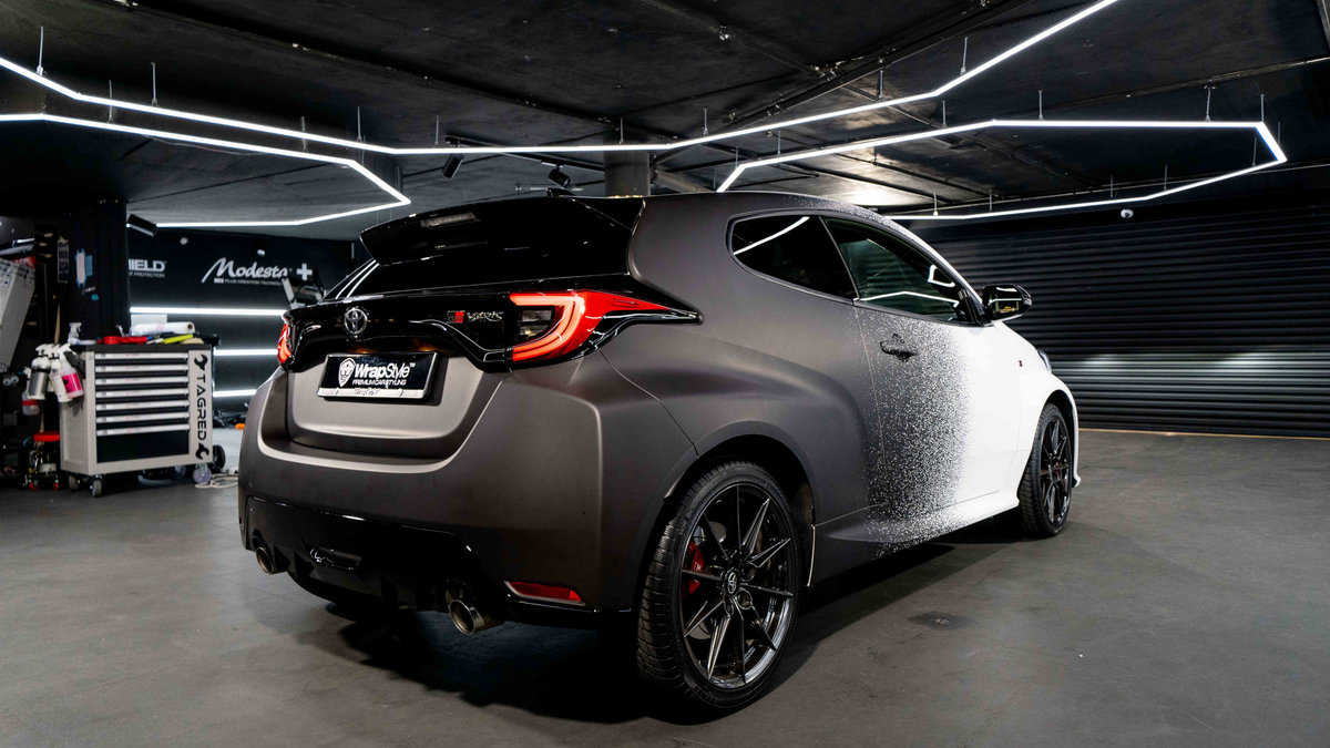 Toyota Yaris GR - Black Dot Wrap - img 2