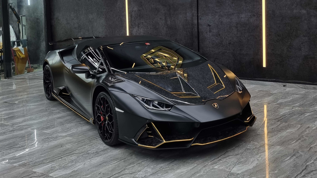 Lamborghini Huracan - Gold & Black Wrap - cover