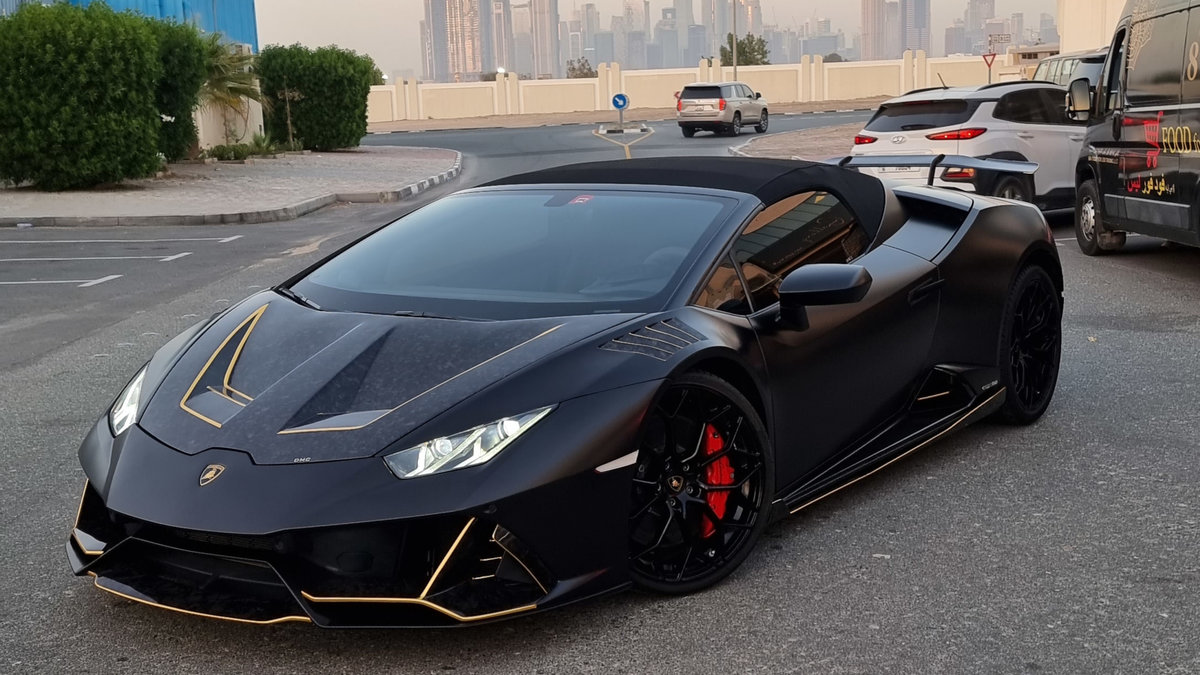 Lamborghini Huracan - Gold & Black Wrap - img 1